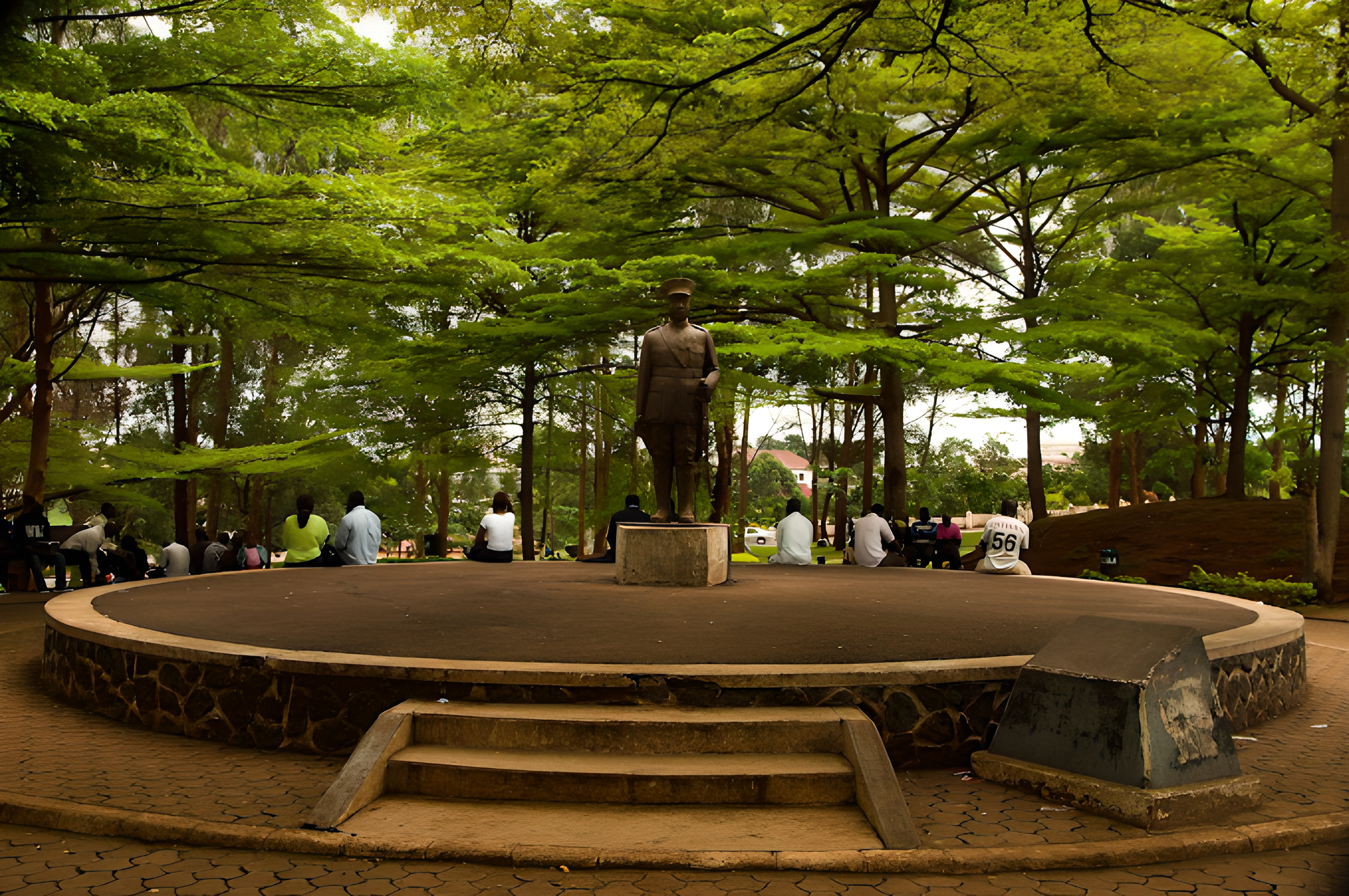 Monument Charles Atangana - Miniature 2